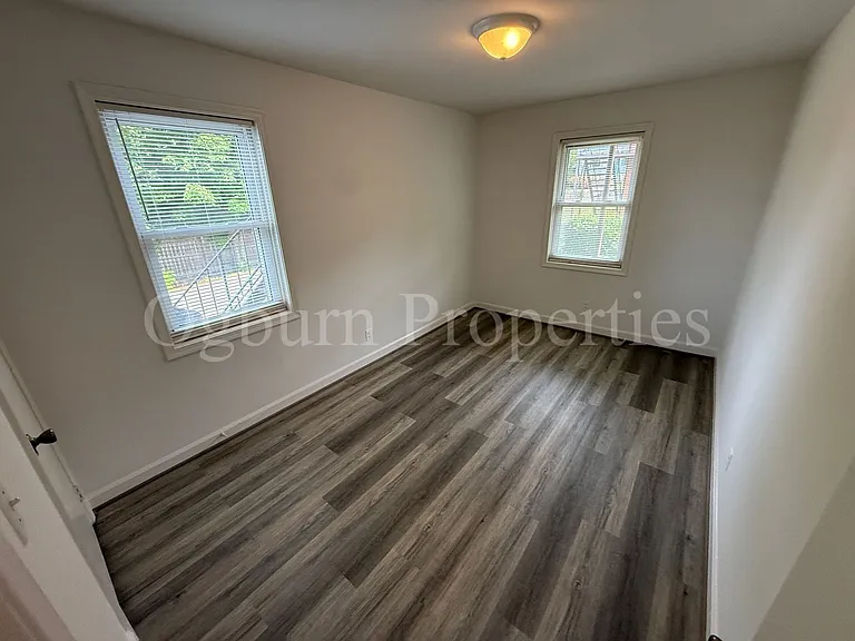 513-525 S Green St — Photo 6