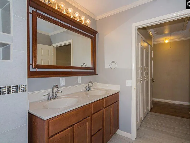 1011 S Kilbourne Rd — Photo 12