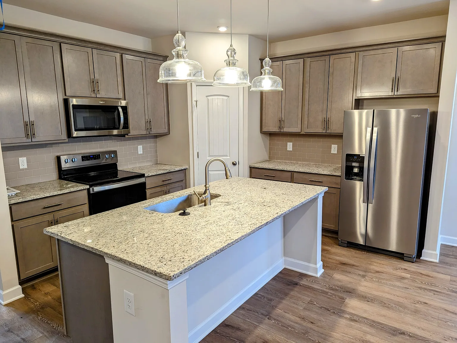 534 Medwyk Drive - 534 — Photo 3