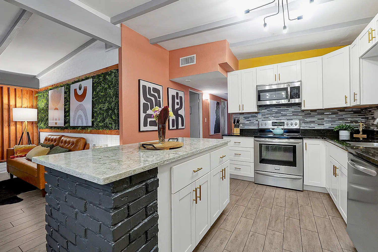 3 bed, 1.5 bath, 1474 sqft, $4,500 — Photo 3