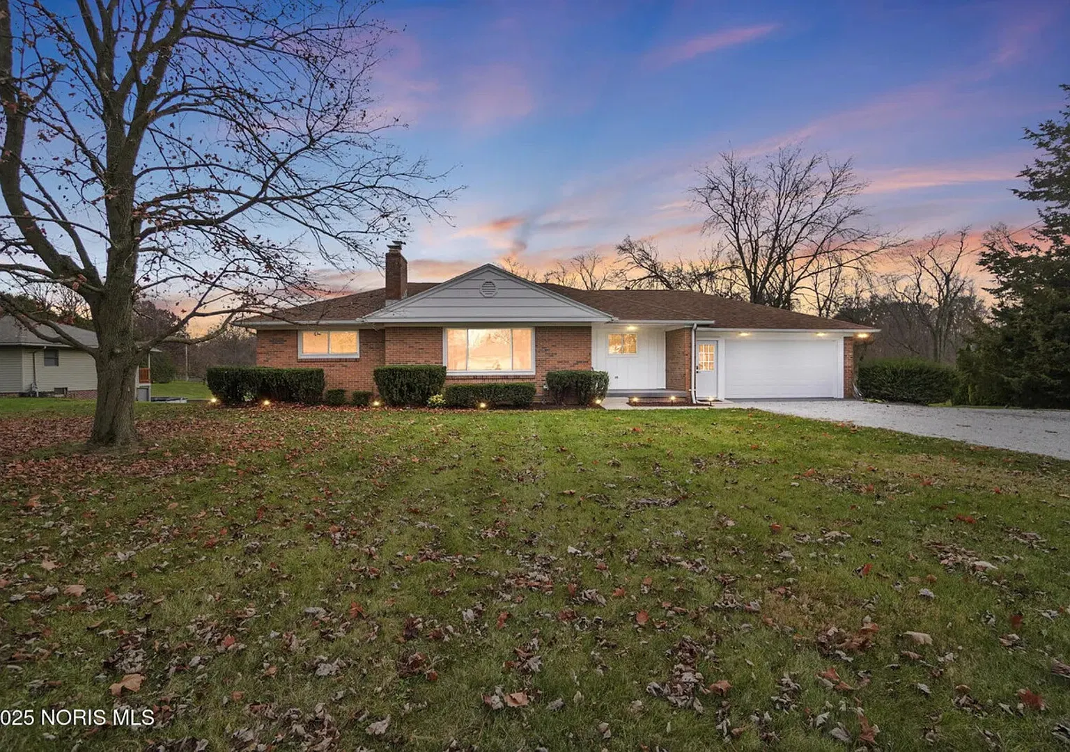 4BR Executive Corporate Home | Near Bowling Green | 3-Car Garage — Photo 1