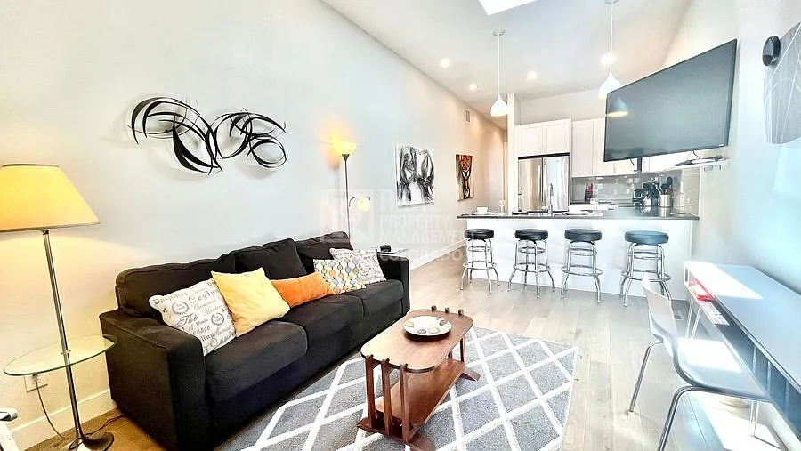 Modern Townhouse in highly desirable Highlands neighborhood of Denver — Photo 2