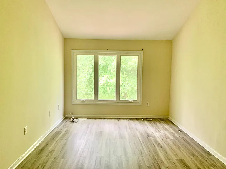 1118 Whitworth Ct — Photo 5