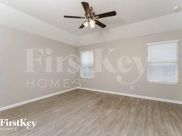 1204 Treehouse Ln — Photo 9