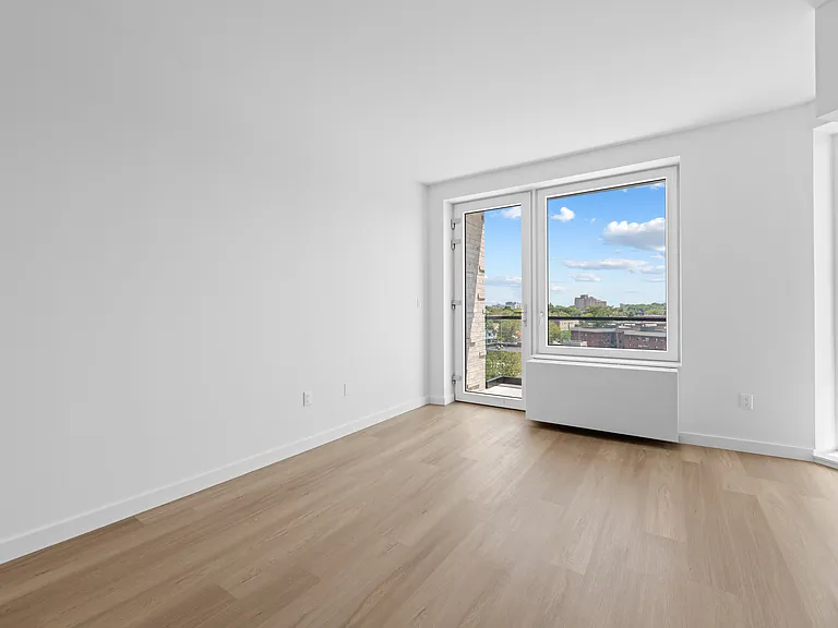 71-82 Parsons Blvd #208 — Photo 3