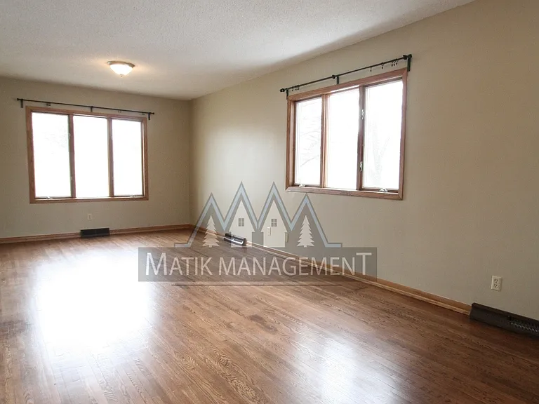 213 2nd St SW — Photo 6