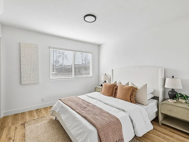 The Crest |NEWLY Renovated Studios, Lofts, 1, 2 & 3 Bedroom Homes Near the Beach — Photo 23