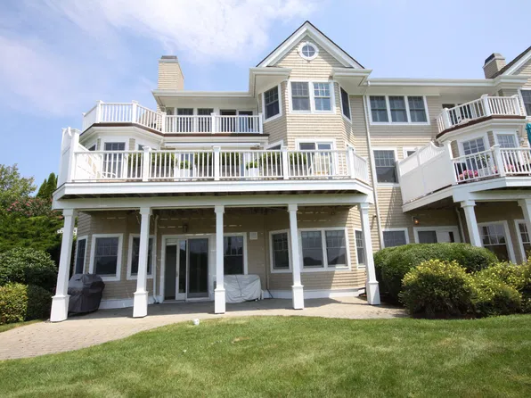 20 Vineyard Reach, Mashpee, MA 02649