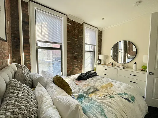 Rented by Avenues Real Estate | media 11