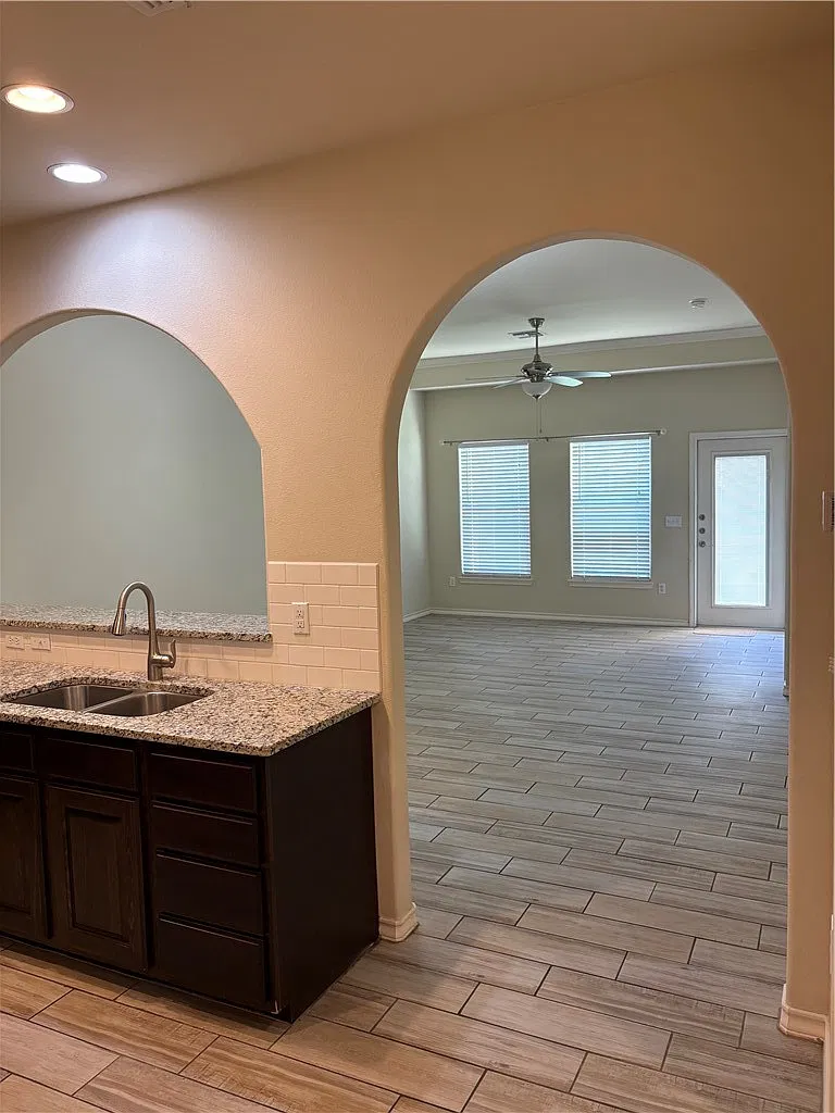 2 bed, 2.0 bath, 1061 sqft, $1,850 — Photo 3