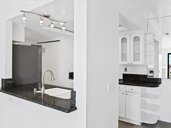 9469 Fairgrove Ln Unit 303, San Diego, CA 92129