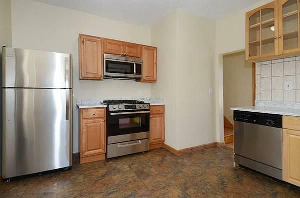 2nd image of 30 Pearl St