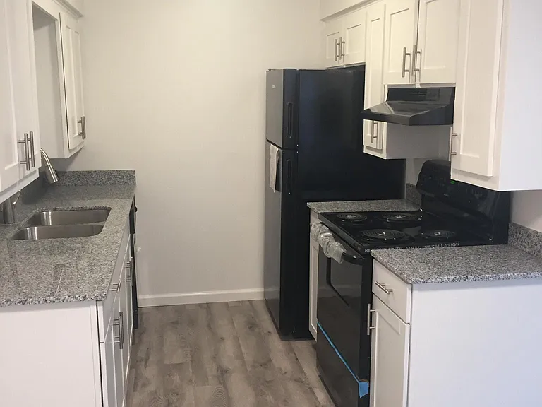 204 W Dorcus St #1 — Photo 8
