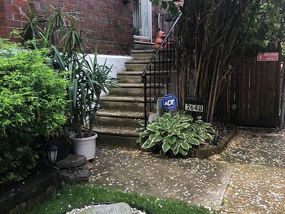 4th image of 2648 Maxwell St