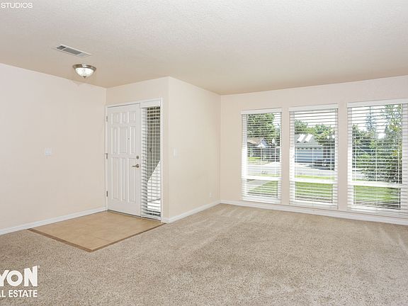 3rd image of 1009 Treasure Ln