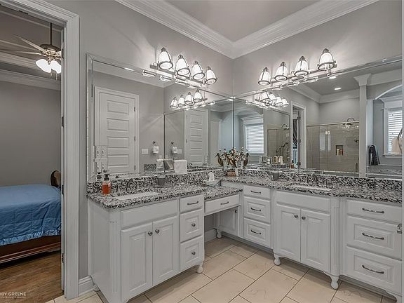 3rd image of 401 Stacey Ln