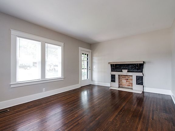 3rd image of 2228 Scott Ave