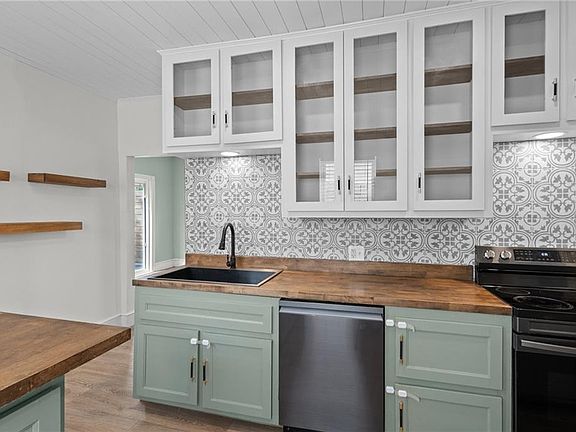 4th image of 49 Woodbine St