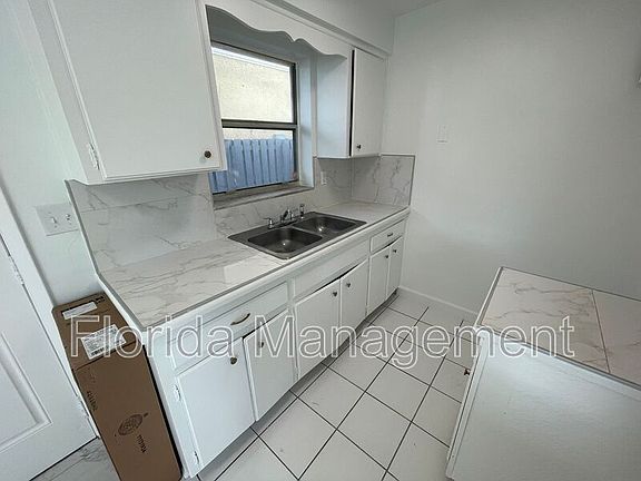 3rd image of 1041 NW 7th Terrace Mpbx Gln #1