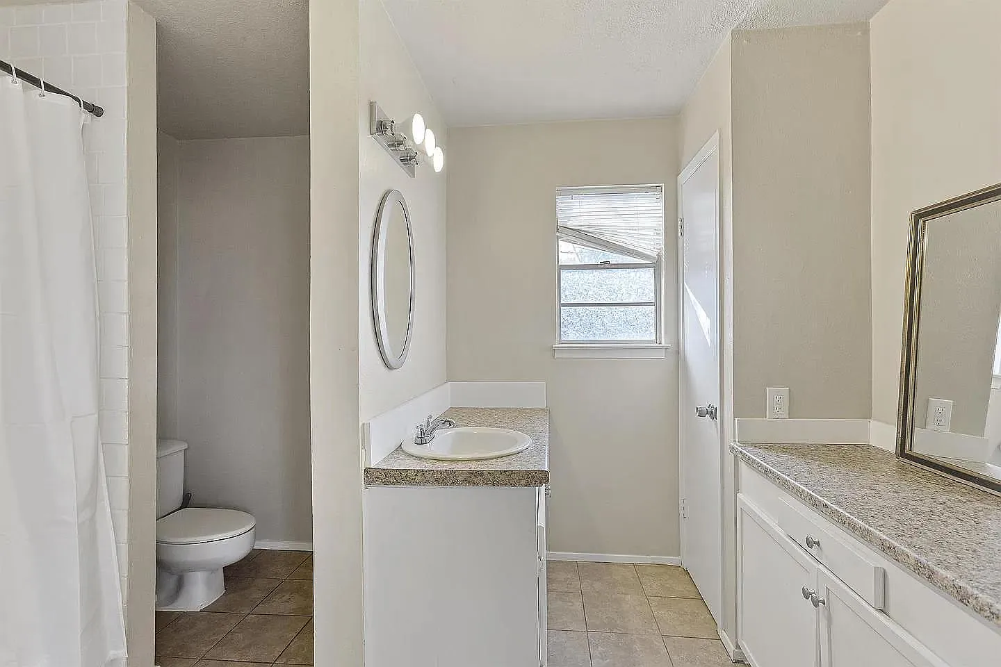 4 bed, 2.5 bath, 2914 sqft, $711 — Photo 2