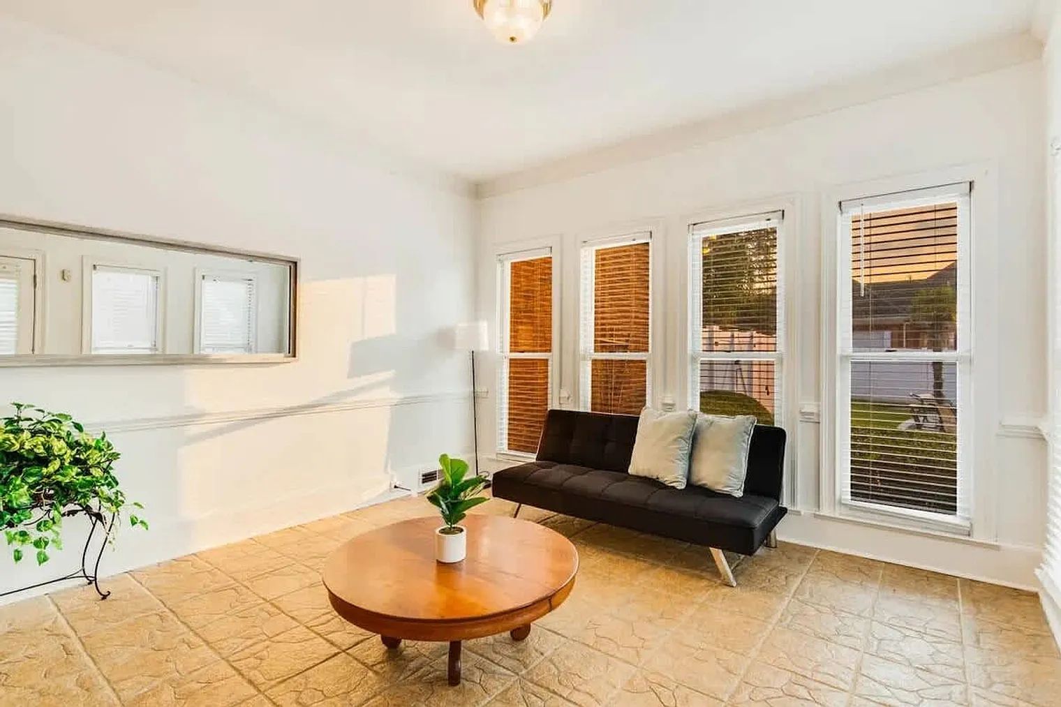 5 bed, 3.0 bath, 3778 sqft, $7,216 — Photo 2
