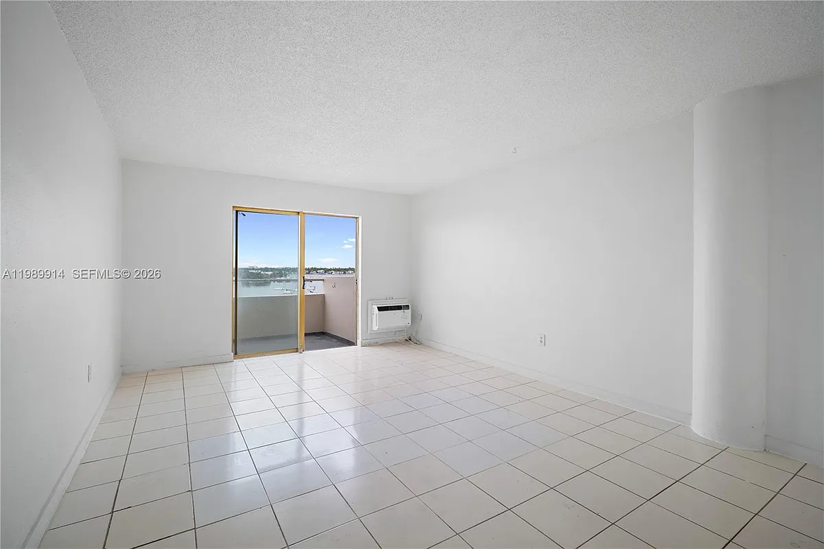 Building Photo - 7904 West Dr #605