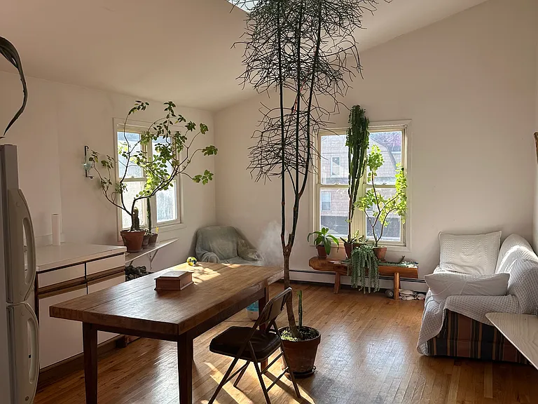 152 Beach 118 St #5 — Photo 2