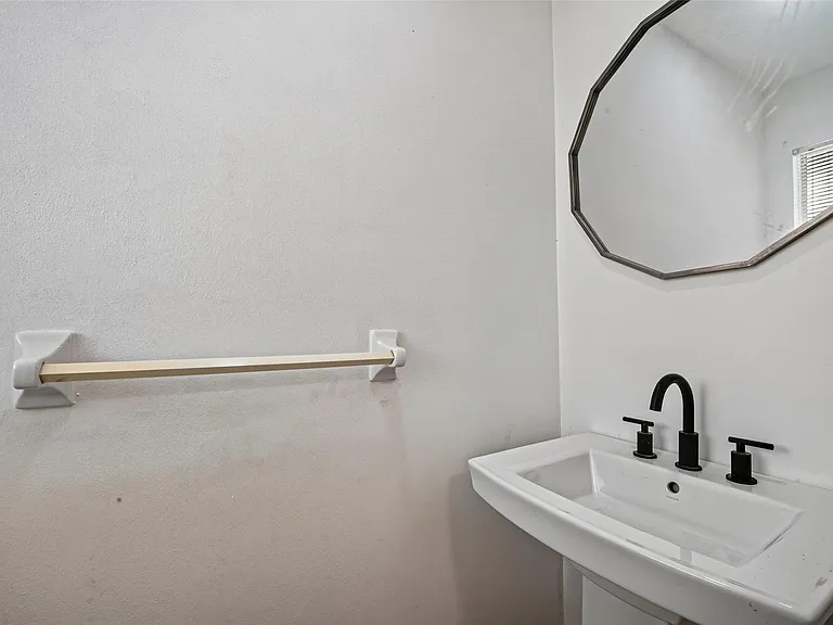 3910 Chile Dr — Photo 19