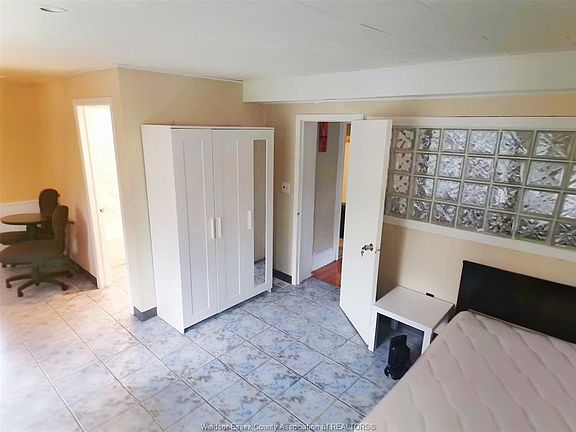 3rd image of 3016 Peter St