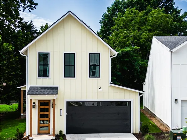 2633 N Gulley Grove Cir, Fayetteville, AR 72703