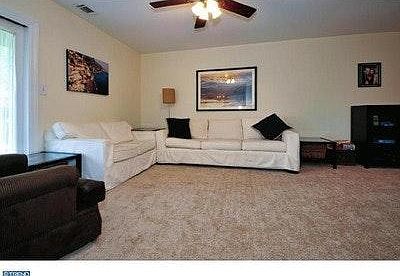 3rd image of 194 Wyndham Pl