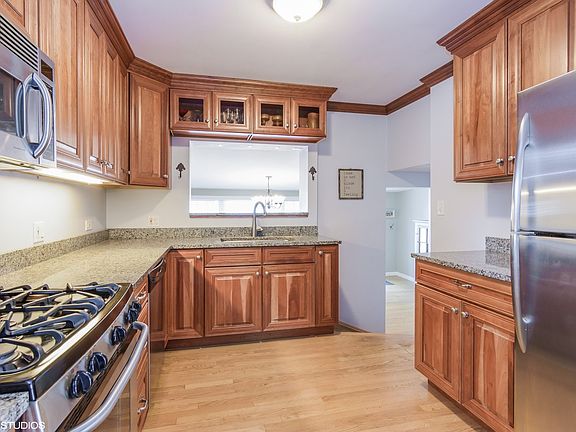 5th image of 1208 N Hickory Ave