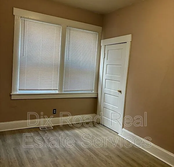 702 Baltimore St — Photo 9
