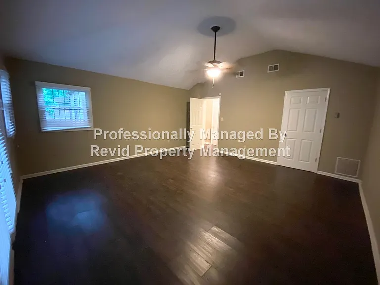 Quaint 1 Bed/1 Bath Apartment — Photo 19