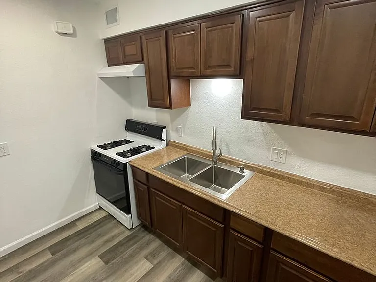 9361 W Polk St #4 — Photo 16