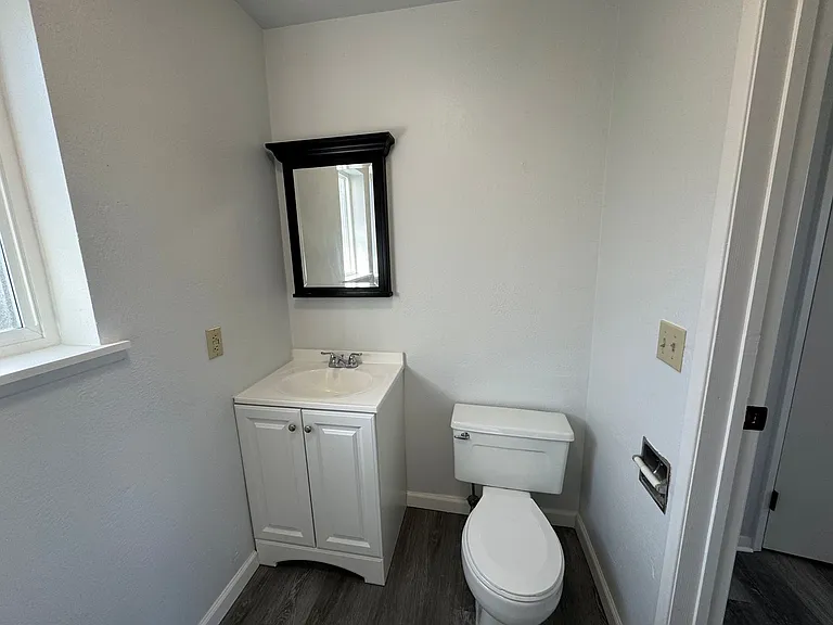 637 SW 9th St — Photo 23