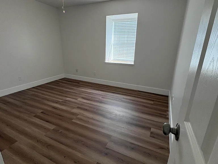 285 NE Floresta Dr — Photo 15