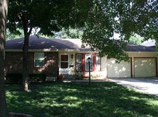 211 SE Claremont St, Lees Summit, MO 64063