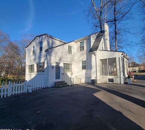 3rd image of 210 Arterburn Dr