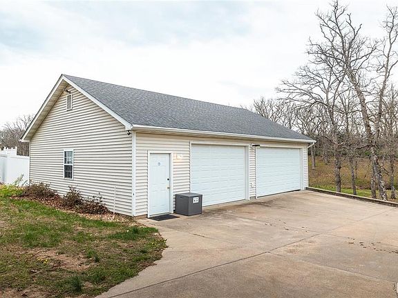 3rd image of 3666 S Oak Dr
