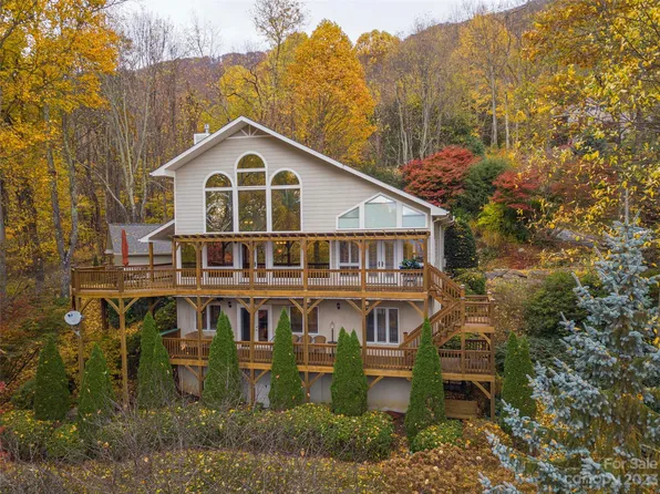 267 Presidential Dr, Waynesville, NC 28786