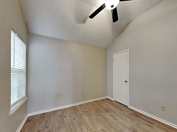 3rd image of 1050 Gaynor Ave