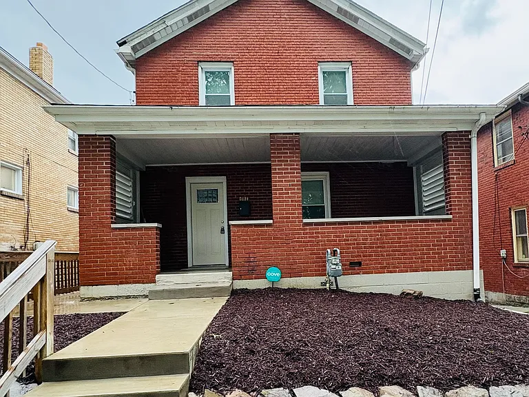 687 Margaret St — Photo 1
