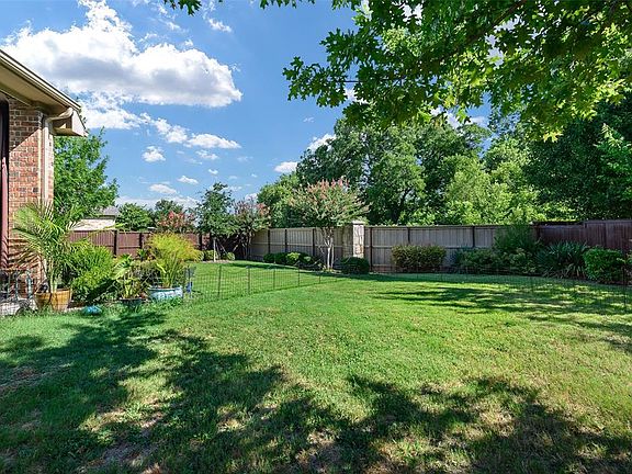 2nd image of 1916 Woodway Dr