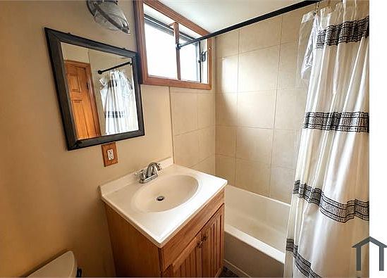 4th image of 9 Weir Ave #3