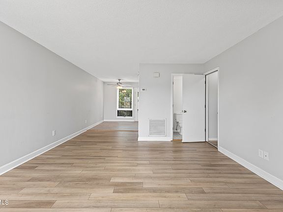 5th image of 2012 E Oakland Ave #10