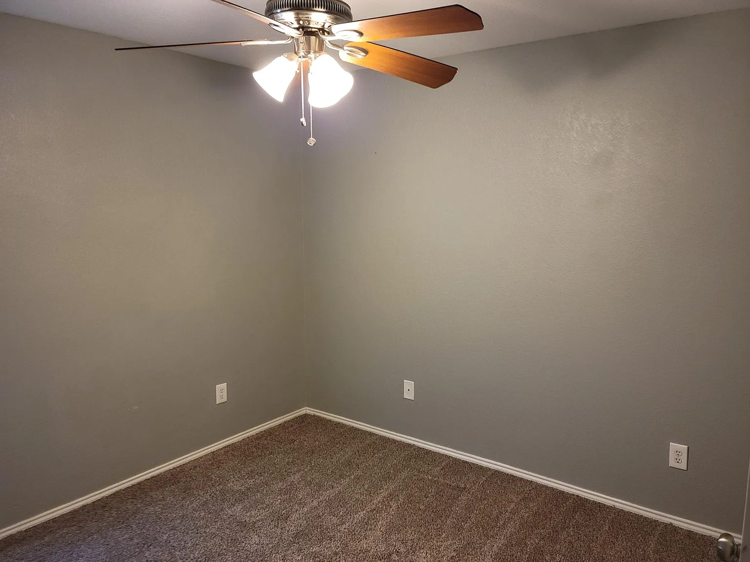 3 bed, 1856 sqft, $2,195 — Photo 2