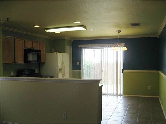 dining/kitchen