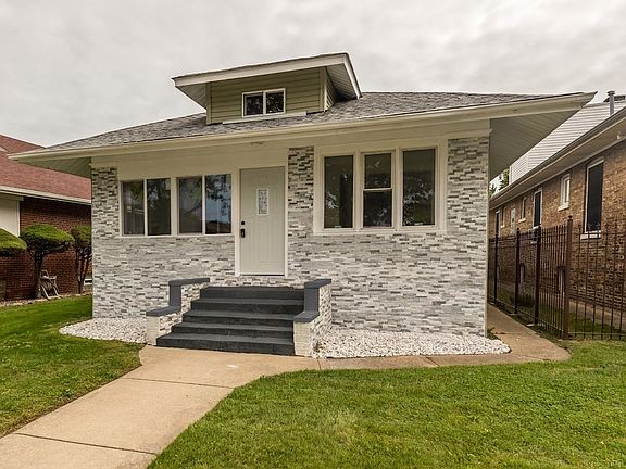 2nd image of 7617 S Crandon Ave