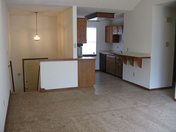 3rd image of 4809 Woodward St